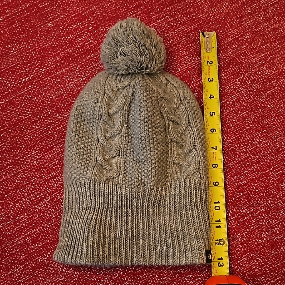 The North Face Womens Gray pom cap Beanie Cozy Cable Knit Design